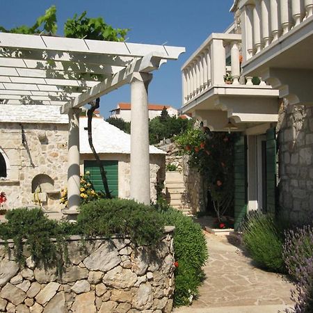 Apartments Nejasmic - Little House For Peaceful And Domestic Vacation Bol Extérieur photo