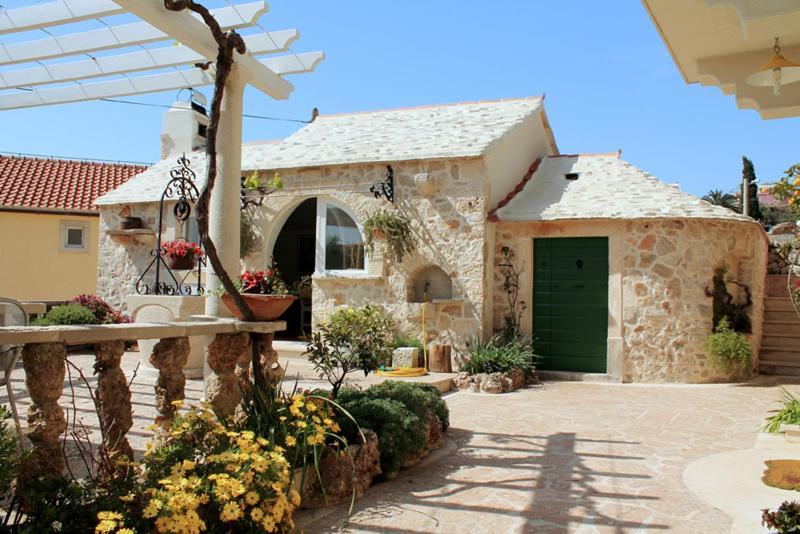 Apartments Nejasmic - Little House For Peaceful And Domestic Vacation Bol Extérieur photo