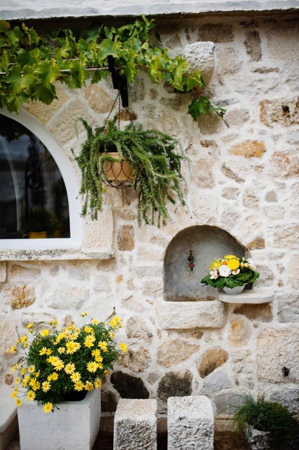 Apartments Nejasmic - Little House For Peaceful And Domestic Vacation Bol Extérieur photo