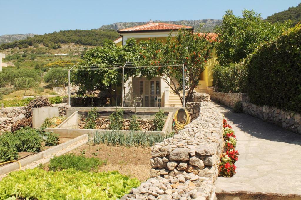 Apartments Nejasmic - Little House For Peaceful And Domestic Vacation Bol Extérieur photo