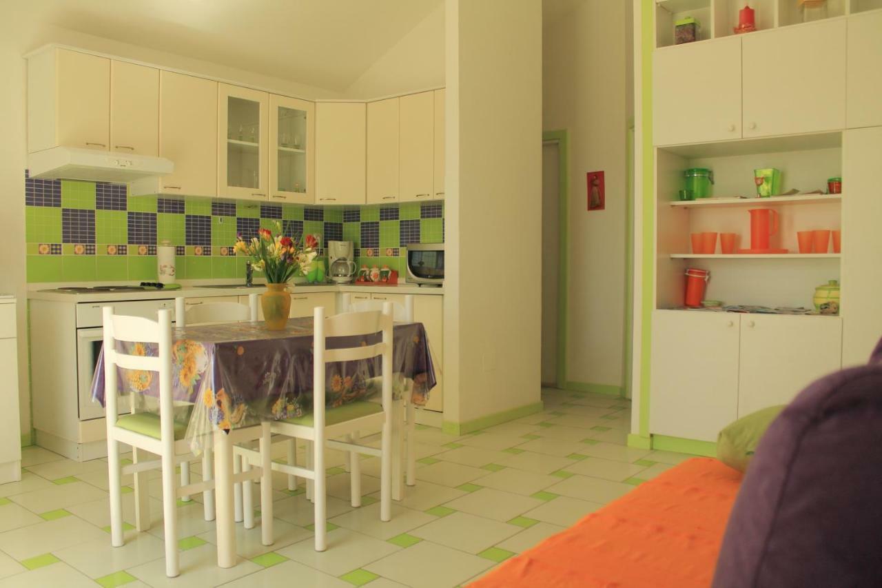 Apartments Nejasmic - Little House For Peaceful And Domestic Vacation Bol Extérieur photo
