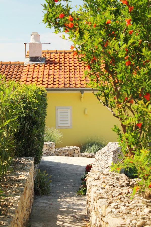 Apartments Nejasmic - Little House For Peaceful And Domestic Vacation Bol Extérieur photo
